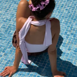 Mati Scrunchie Pink -Fashion Clothing Store Frame 2 4ca40f0f 27a7 44ef be7b ea7f96c2ed7a