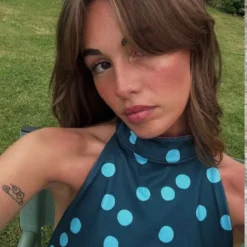 Dalia Reversible Top -Fashion Clothing Store Frame 33 eaa02327 152d 4c63 9bd4 ae865ef5ca07