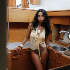 Emma Vanilla Top -Fashion Clothing Store Frame 6c5581f4 2245 4bd2 9ffe 9bbfcf3fa8b6